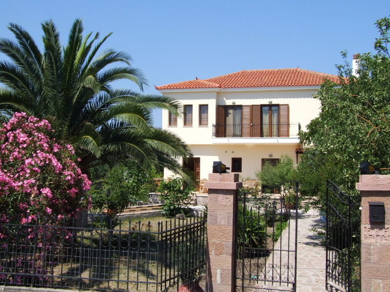 Nadia Apartments Molyvos Exteriör bild